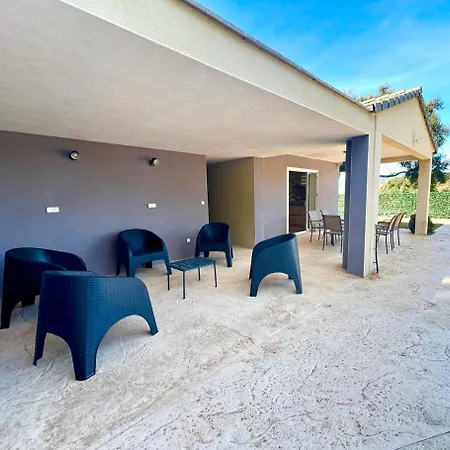 6 Personnes Avec Piscine A