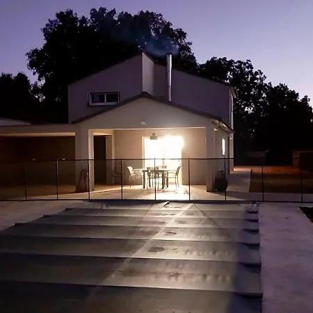 Villa 6 Personnes Avec Piscine A