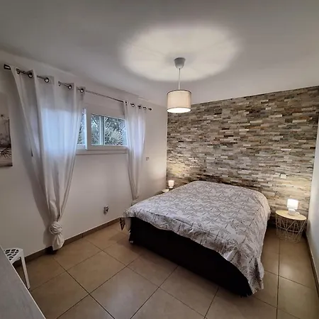 Vila 6 Personnes Avec Piscine A *
